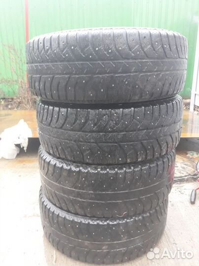 Bridgestone Blizzak WS-70 235/60 R17