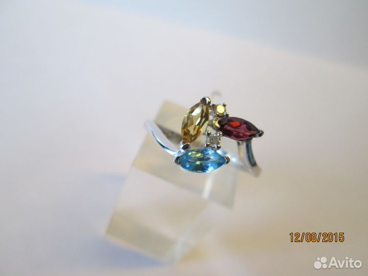 Кольцо из золота белого цвета 750 пр