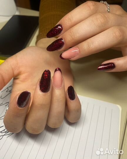 Модель на маникюр