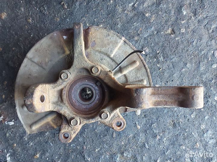 Кулак поворотный Сузуки Гранд Витара 3