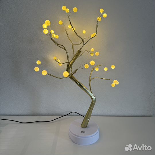 Ночники дерево и космонавт