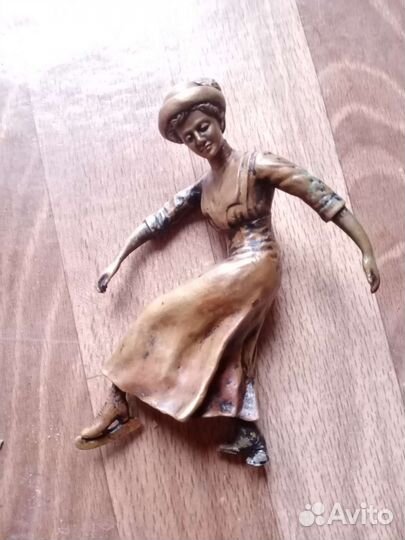 Старинная бронзовая статуэтка