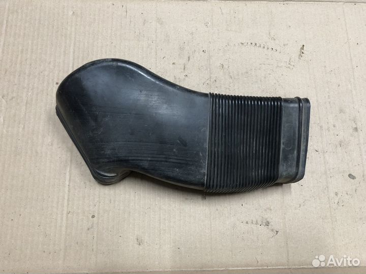 Патрубок воздуховода VAG 8D0129617E