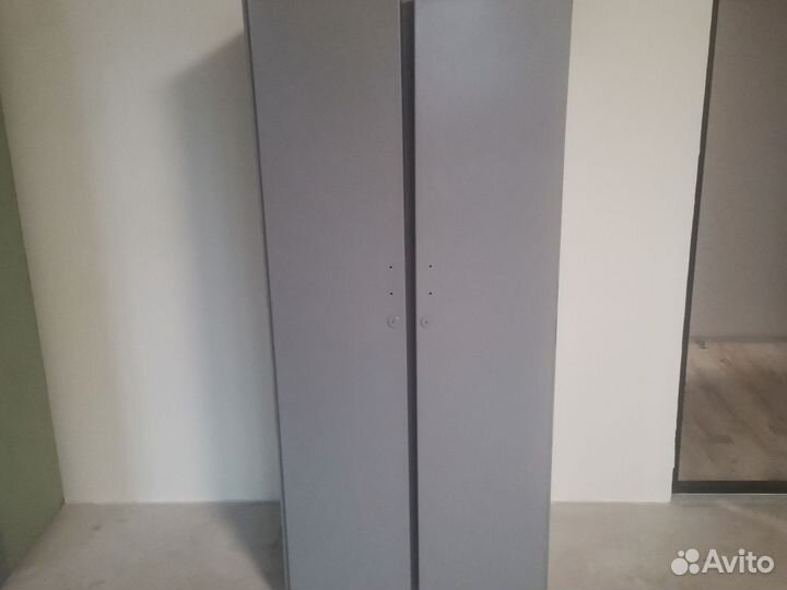 Металлические шкафы 4 штуки