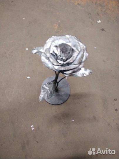 Металлическая роза