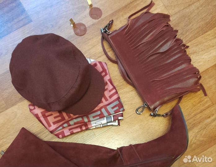 Стильная бордовая кепка Фаберлик