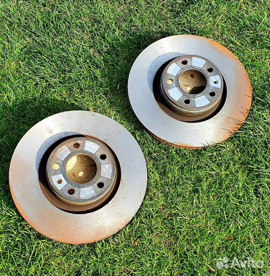 Продам 2 передних тормозных диска Audi A6 2006г