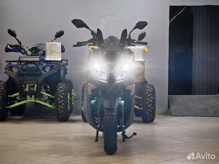 Скутер MAX - 200cc (replica Yamaha tmax)