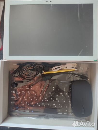 Планшет с клавиатурой и мышью