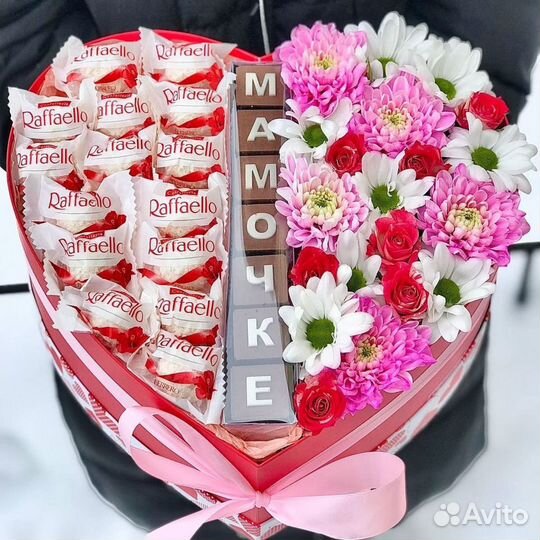 Розы с раффаэллками (Raffaello)