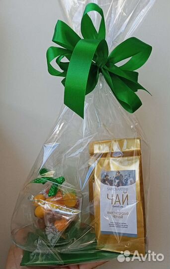 Набор подарочный, чай, сладости, кружка и блюдце