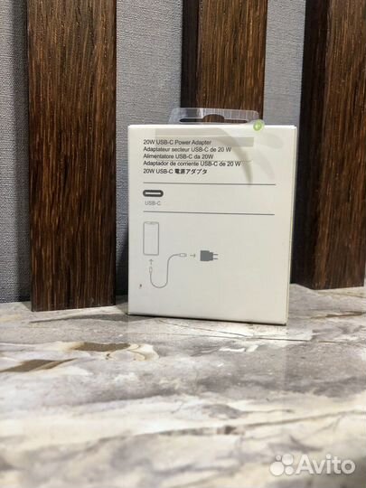 Адаптер питания Apple USB-C 20 Вт