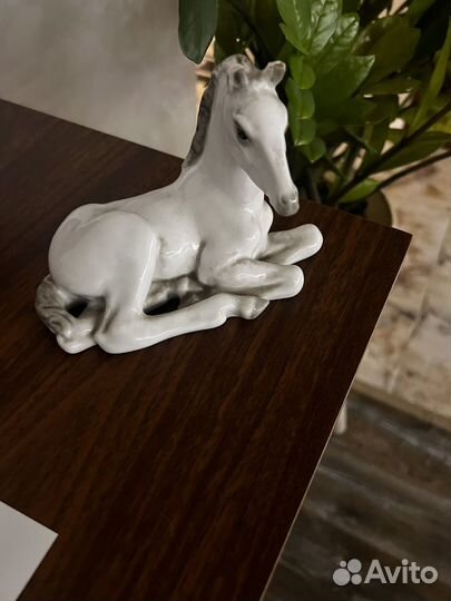 Фарфоровый конь