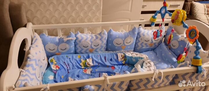 Детская кроватка с маятником и ящиком