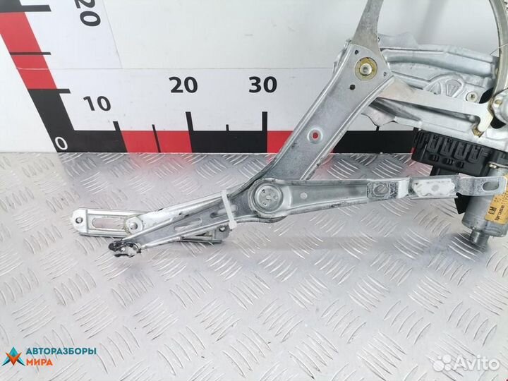 Стеклоподъемник передний правый Opel Astra F рест