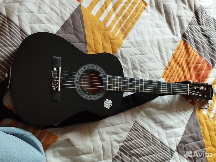Классическая гитара шестиструнная