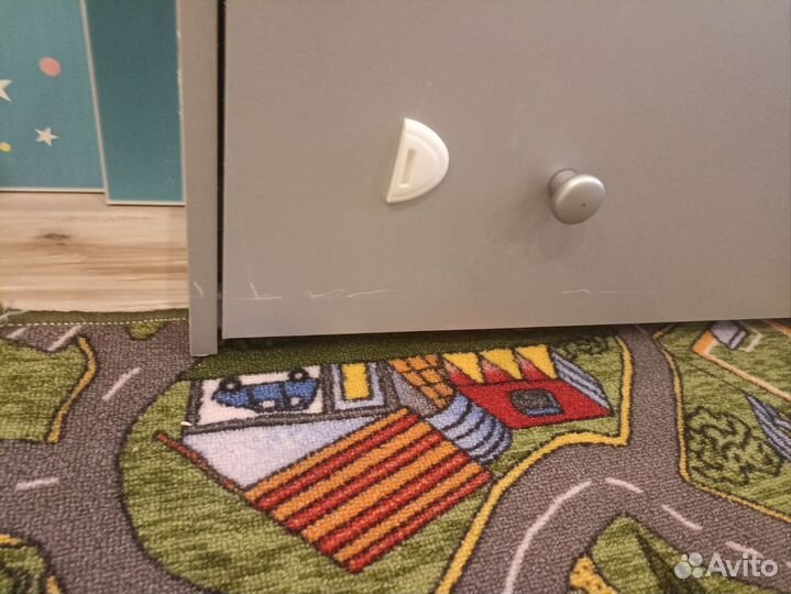 Детская кроватка с маятником и ящиком