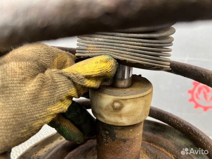 Стойки амортизаторы передние Dodge Caravan 3 2.4