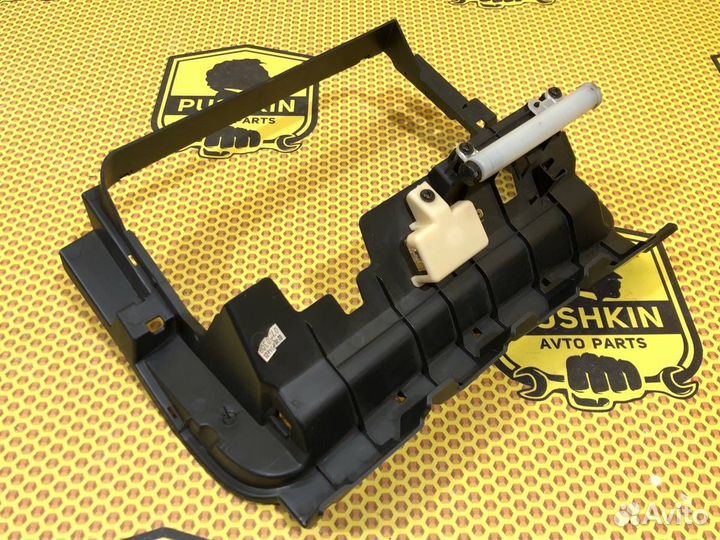 Накладка торпедо под бардачок правая Kia Sportage