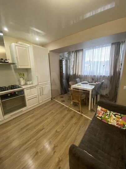 2-к. квартира, 60 м², 3/3 эт.