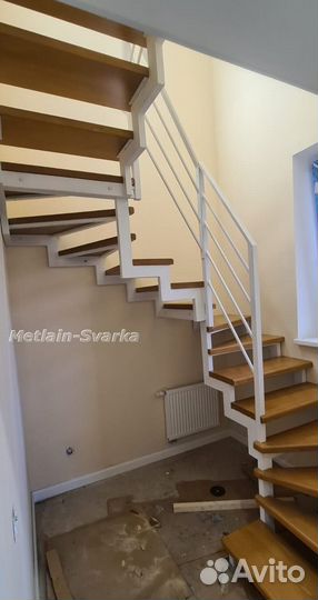 Лестница на ломаных косоурах в дом № 118