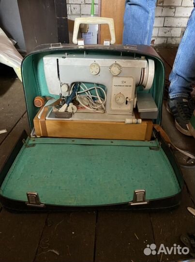 Швейная машина Чайка 142 М