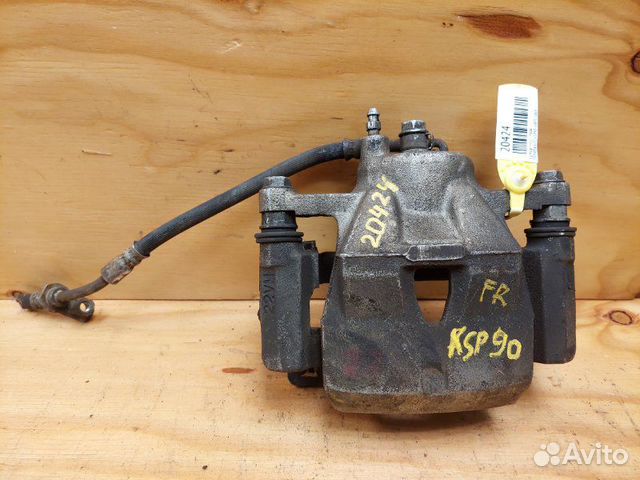 Суппорт передний правый Toyota Vitz KSP90 1krfe