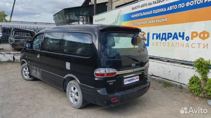 Повторитель на крыло желтый Hyundai Starex (A1) 92303-25000