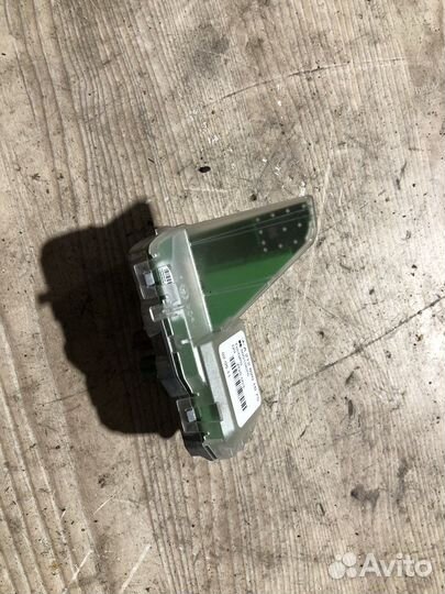 Антенна на крышу mercedes 212