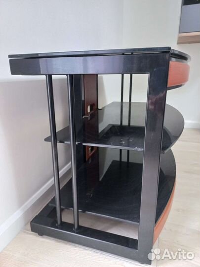 Стеклянная тумба под тв