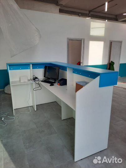 Стойка ресепшн