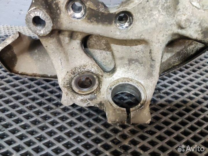 Кулак поворотный передний левый Audi A6 C7 cdnb