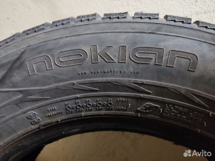 Nokian Tyres Hakkapeliitta SUV 215/65 R16 102E