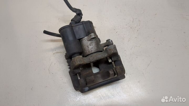 Суппорт левый задний Volkswagen Passat 6