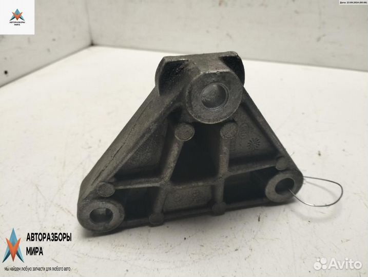 Кронштейн двигателя Renault Laguna 2 2003