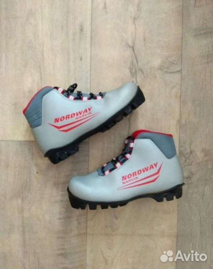 Беговые лыжи Малыш ссср, лыжные ботинки Nordway 35