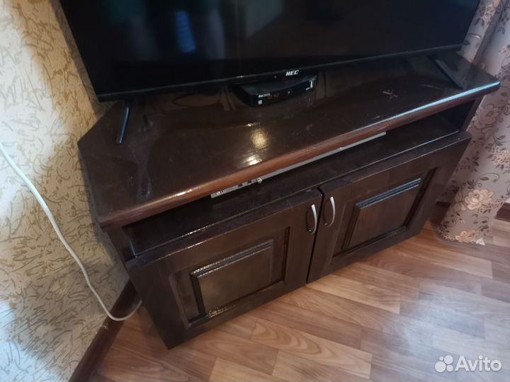 Тумбочка под телевизор угловая