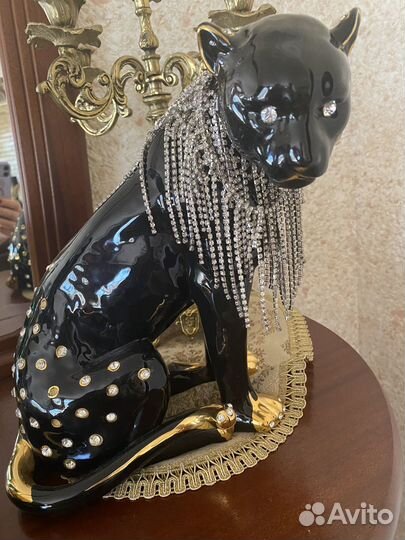 Статуэтка фарфор