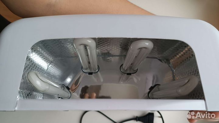 Ультрафиолетовая лампа для маникюра