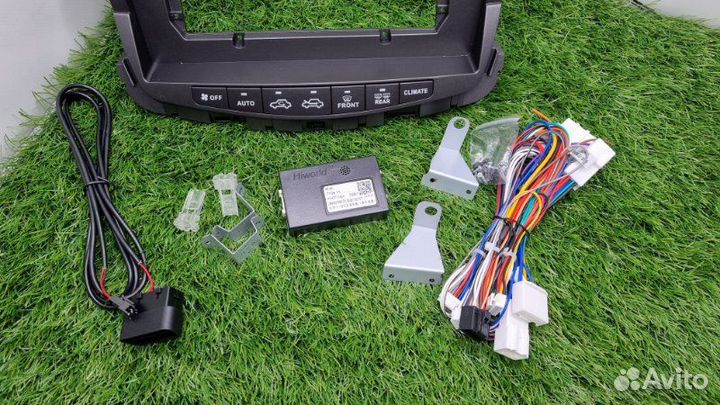 Переходная рамка магнитолы Toyota Crown 2008-2012