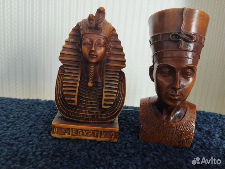 Бюст Нефертити, Фараон