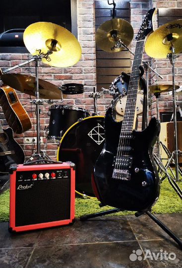 Электрогитара + комбик + аксессуар