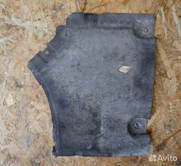 Защита днища кузова передняя правая Audi A8 D4