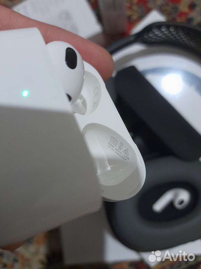 Наушники AirPods