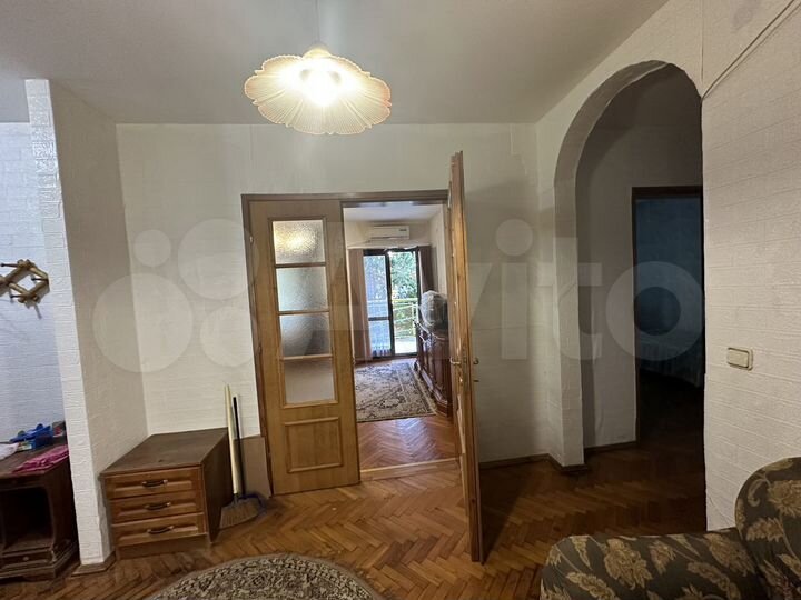 3-к. квартира, 81 м², 1/4 эт.