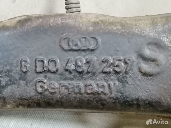 Kулак поворотн.перед.лев.Volkswagen Passat B5 1999