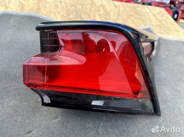 Лексус нх фонарь В крыло правый