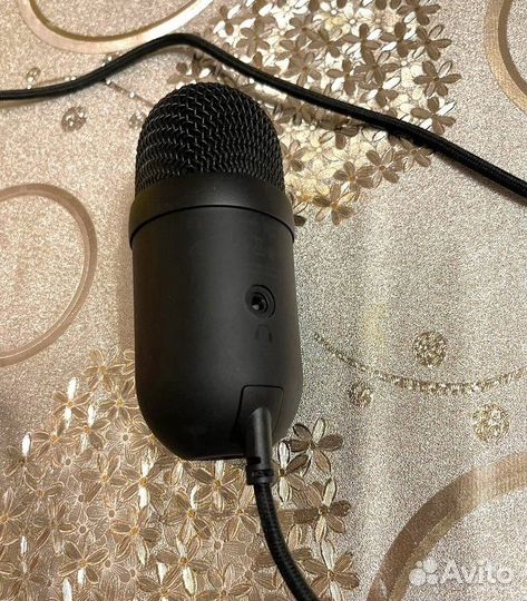 Конденсаторный микрофон Razer Seiren V2 X