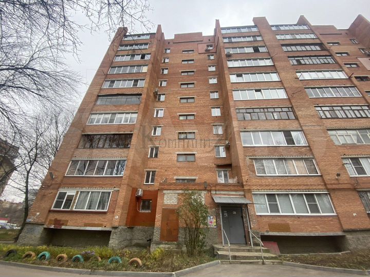 4-к. квартира, 72 м², 2/10 эт.