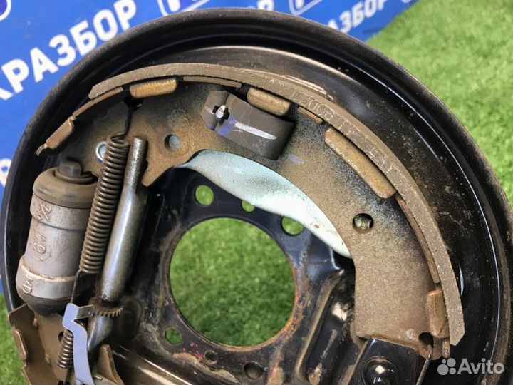 Щит опорный задний левый Kia Rio 3 1.6 G4FC 2017